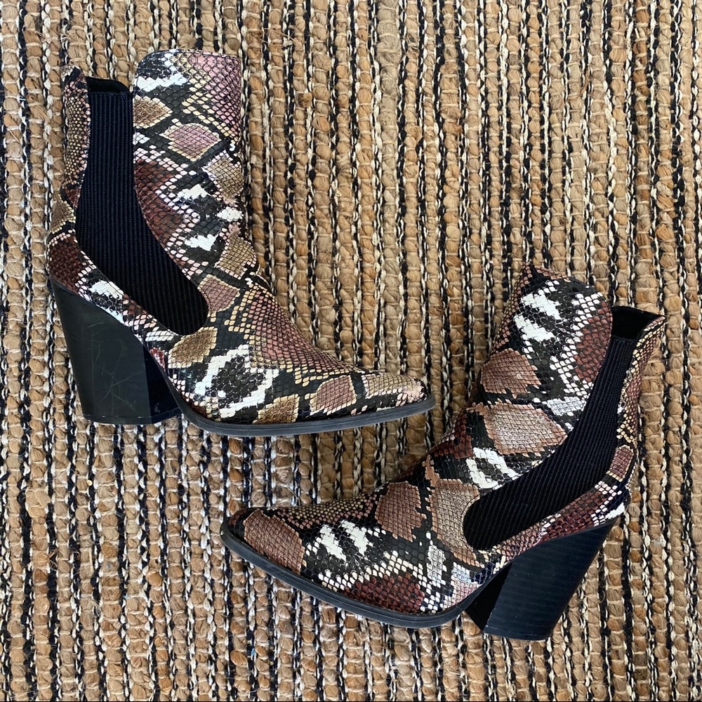 🛑SOLD🛑 snakeskin boots